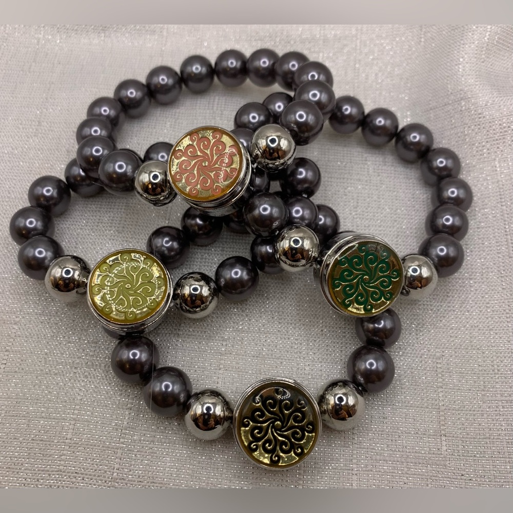 Gray Bead Snap Button Bracelet and 4 Charms - 18mm/20mm Ginger Snaps & Co. - Picture 3 of 10